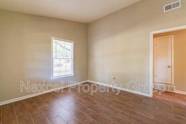 Foto del edificio - 8106 Elmbrook Dr