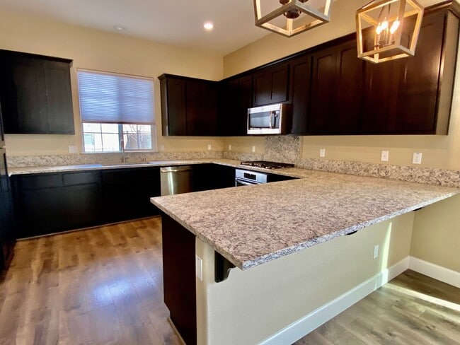 Building Photo - AVAILABLE BY 5/9, SPACIOUS 3 BED, 2.5 BATHS, 2 CAR GARAGE WITH LARGE BACKYARD ON A CUL-DE-SAC