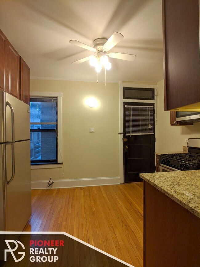 Foto del edificio - 4912 N Hoyne Ave