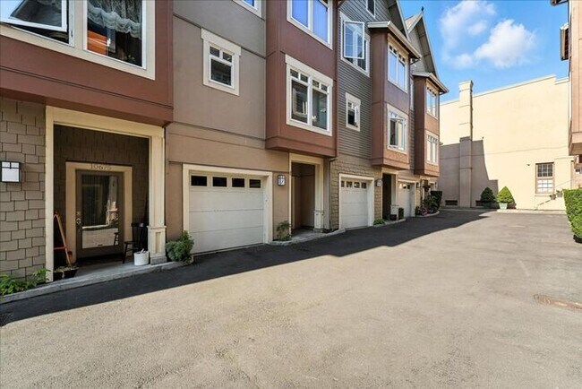 Foto del edificio - Versatile Townhome: Perfect for Live/Work ...