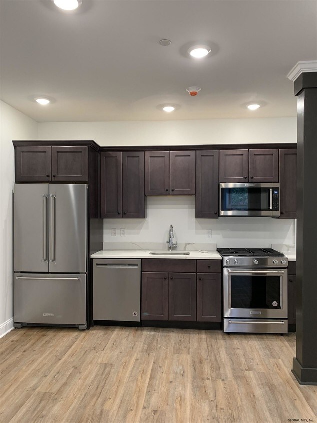 Foto principal - 68 Putnam St
