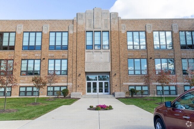 Building Photo - Blackhawk Commons