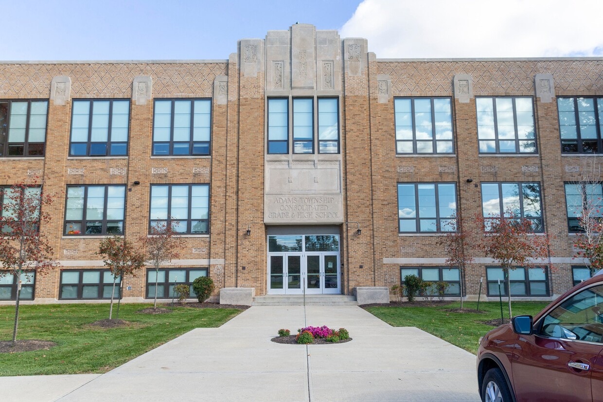 Primary Photo - Blackhawk Commons