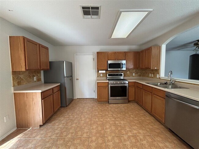 Building Photo - 17418 Dashwood Creek Dr