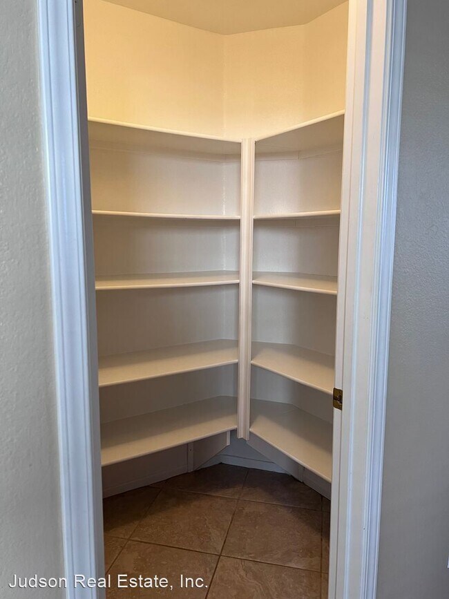 Foto del edificio - 4 br, 3 bath House - 312 Crownview Ct.