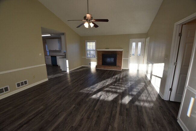 Building Photo - 285 Meadow View Dr