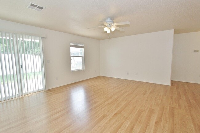 Building Photo - 1208 N Cheshire Dr
