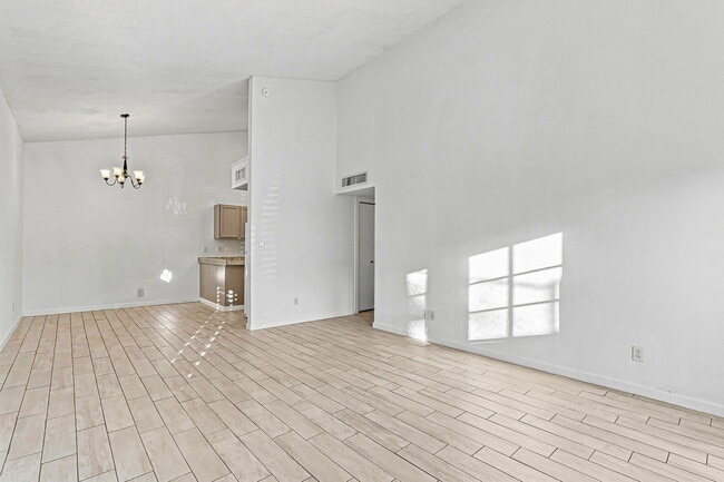 Building Photo - 204 Cutlass Dr