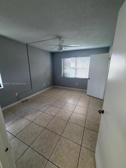 Foto del edificio - 20825 NE 8th Ct