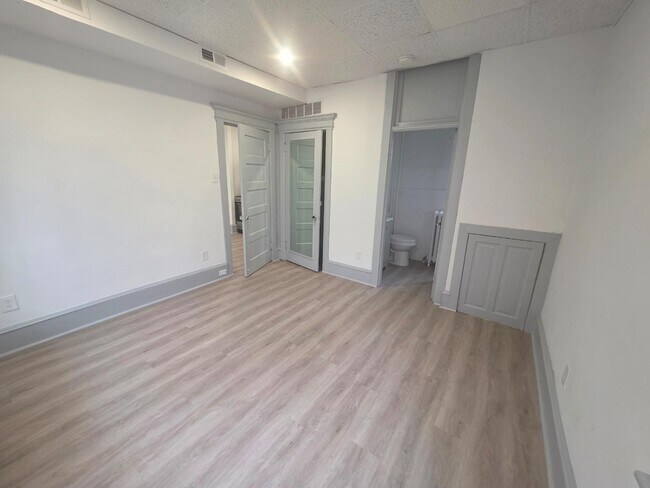 Foto del edificio - 105 S Victoria Ave