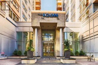 Building Photo - 250 Wellington St W