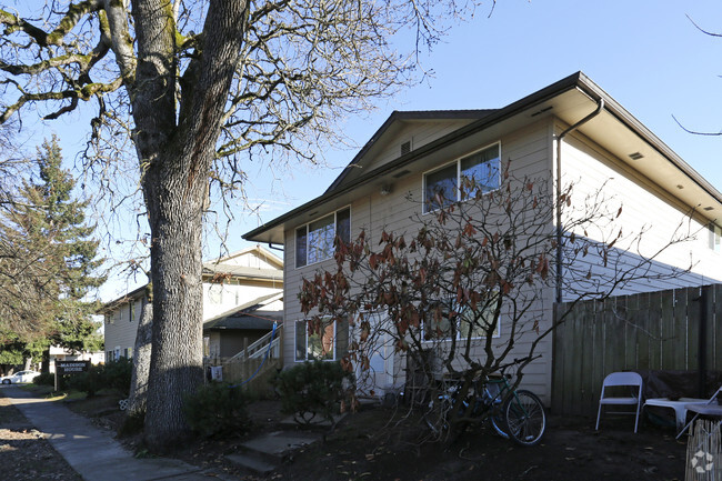 Building Photo - Madison House