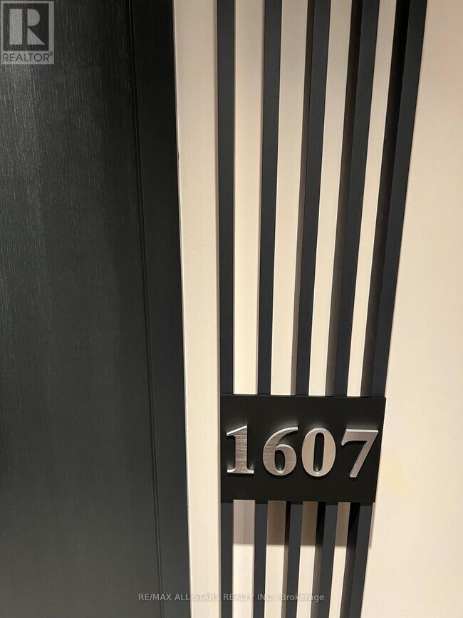 Building Photo - 81 Wellesley St E