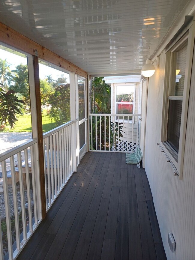 Foto del edificio - COMING EARLY JUNE: ISLAND LIVING IN BOKEELIA: 1 BD / 1.5 BR Front Screened Lanai