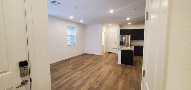 Foto del edificio - Contemporary townhome with modern exterior and attached garage.