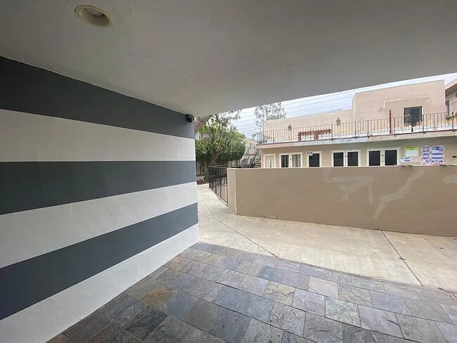 Building Photo - 10535 Lindley Ave