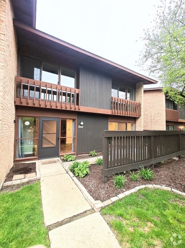 Building Photo - 5912 Greenview Rd