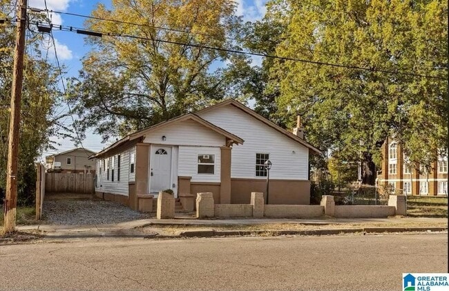 Building Photo - 1310 Steiner Ave SW