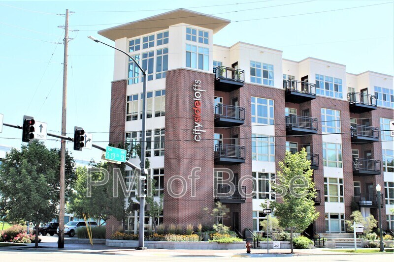 Foto principal - 412 S 13th St