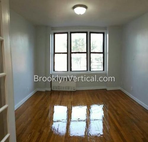 Building Photo - 755 Fenimore St