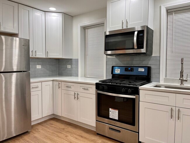 Foto del edificio - 3105 N Bernard St