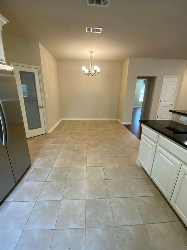 Building Photo - 1705 Carverly Dr