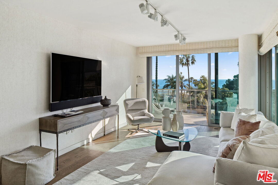 Foto principal - 1755 Ocean Ave