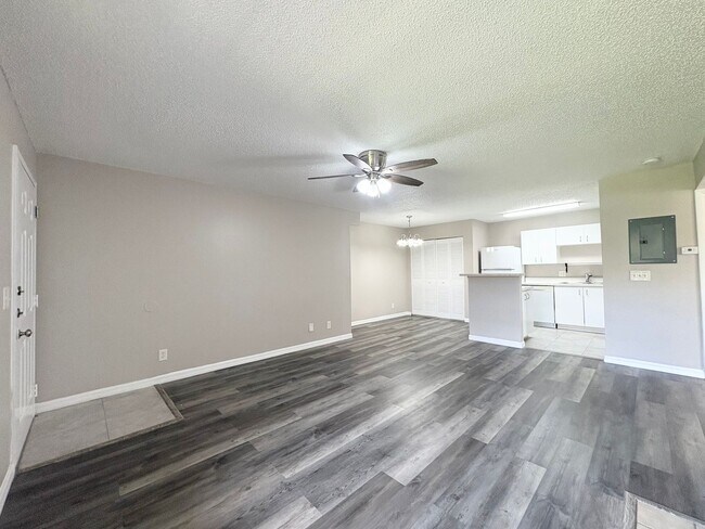 Foto del edificio - 1/1 Condo in Gated Lakefront Community of Altamonte Springs!