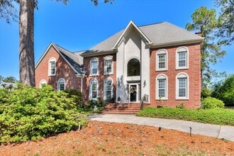 Building Photo - 211 Kestwick Dr W