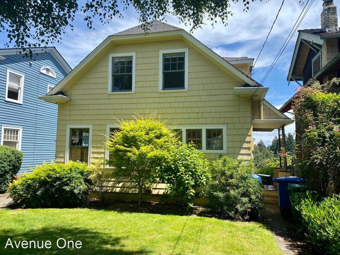 Primary Photo - 2 br, 1.5 bath House - 2068 23rd Ave E