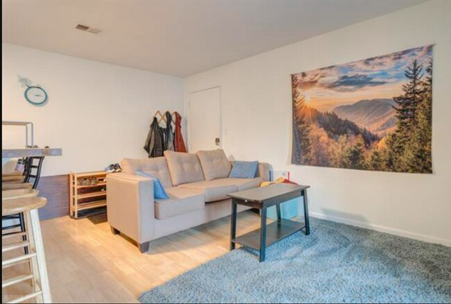 Foto del edificio - Partially Furnished Condo Near VT