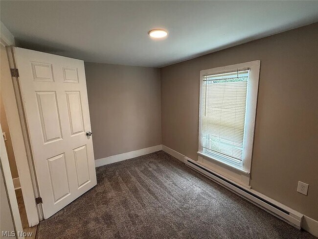 Foto del edificio - 323 Columbus St