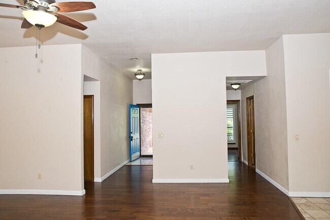 Building Photo - 608 Coopers Hawk Dr