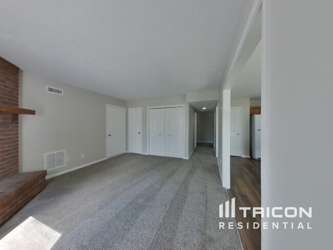 Foto del edificio - 3636 Black Locust Dr