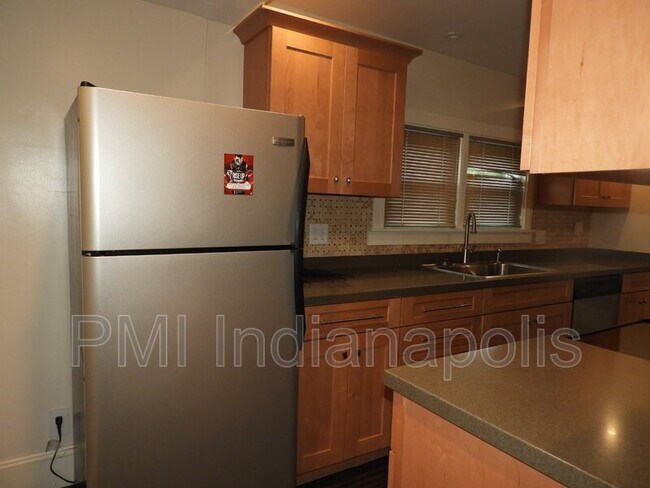 Foto del edificio - 1214 S Washington St