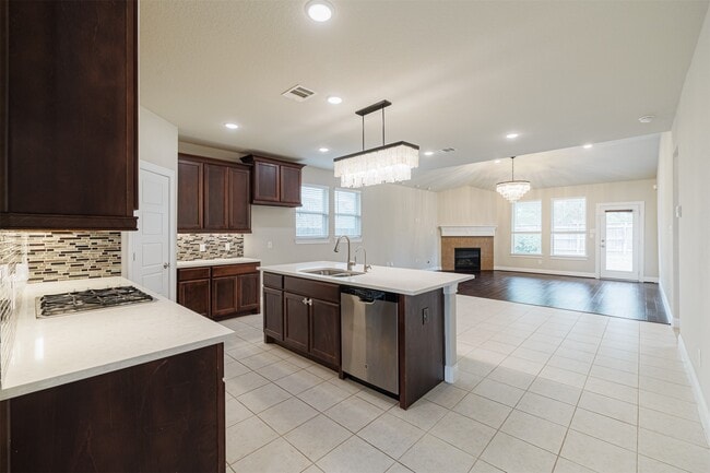 Foto del edificio - 16719 Highland Country Dr
