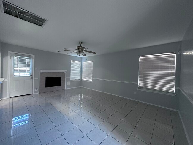 Foto del edificio - 15522 Baxter Ave