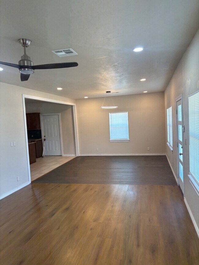 Foto del edificio - 704 NE 29th St