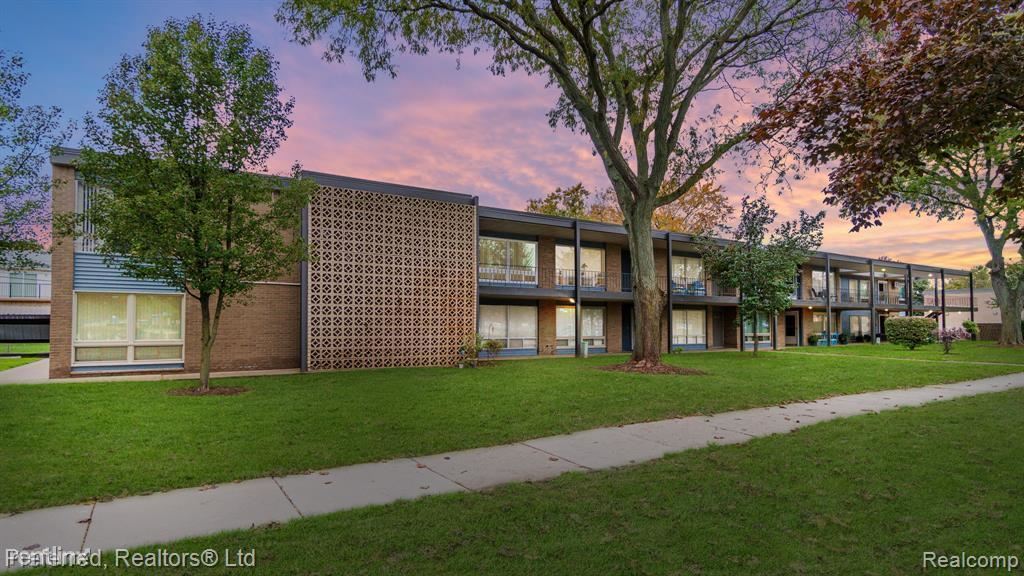 Primary Photo - 1 br, 1 bath Condo - 15055 Hubbard St Apt 26