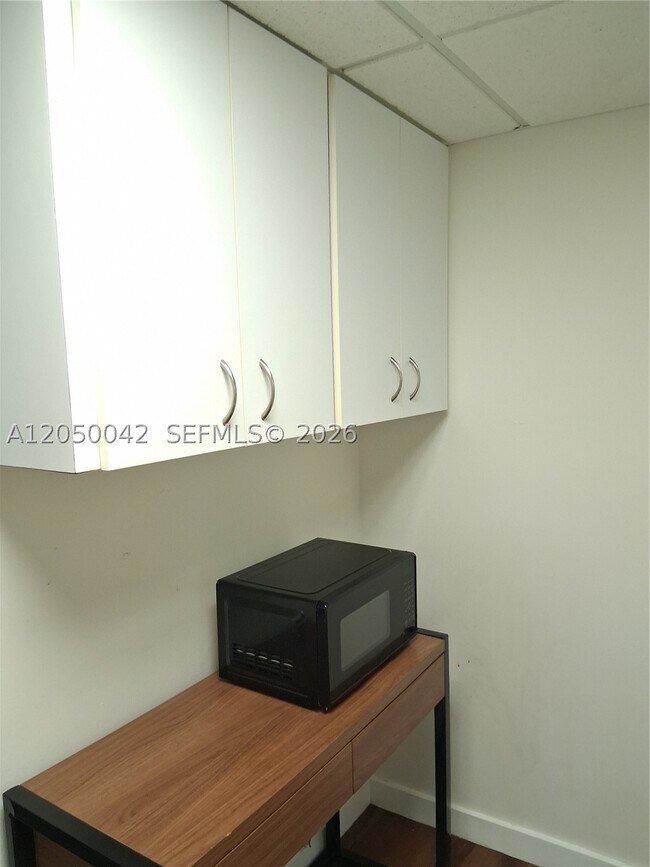 Foto del edificio - 8315 SW 72nd Ave