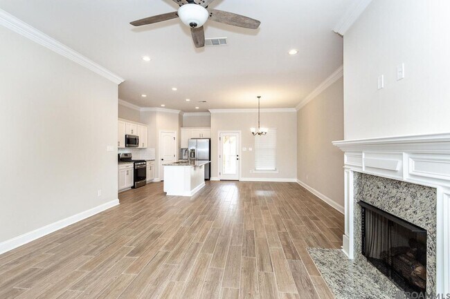 Building Photo - 6356 Lake Edge Dr