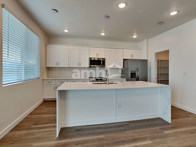 Foto del edificio - 9829 W Parkway Dr