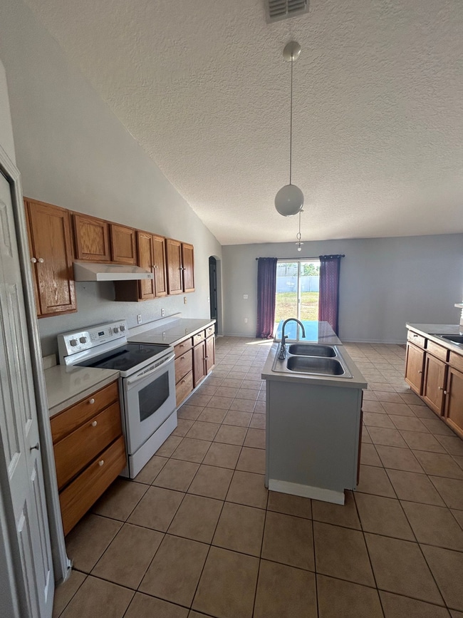 Building Photo - 6031 Sunset Vista Dr