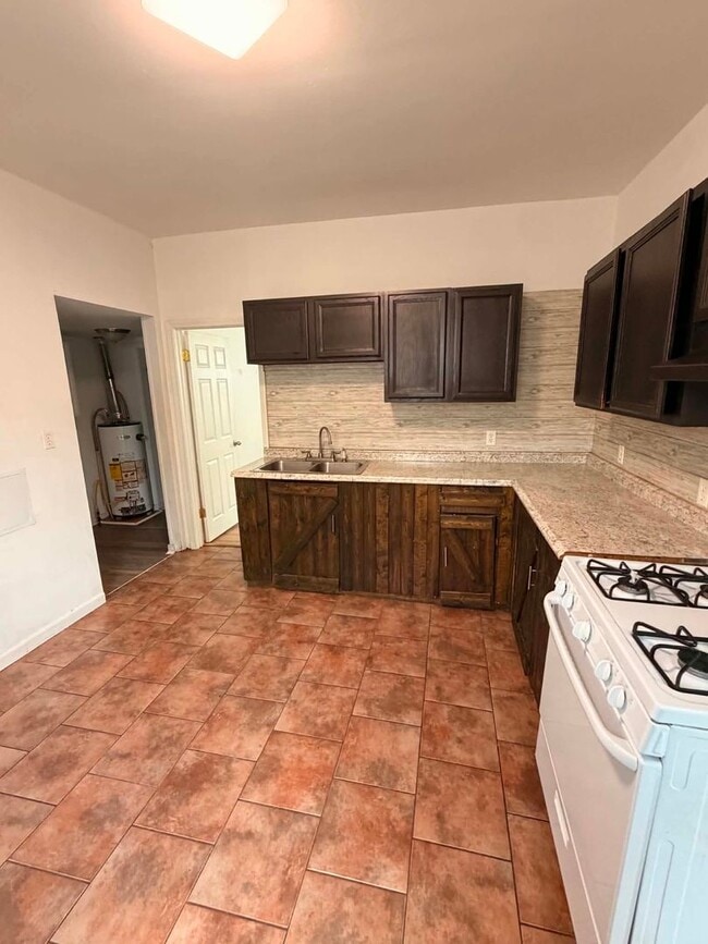 Building Photo - Cute 2 bedroom / 1 bathroom house Joplin Mo!!