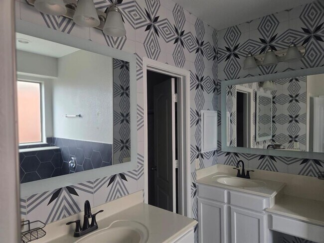 Foto del edificio - 24302 Cornell Park Ln