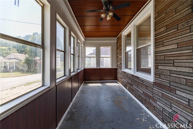 Building Photo - 213 Snyder Ave