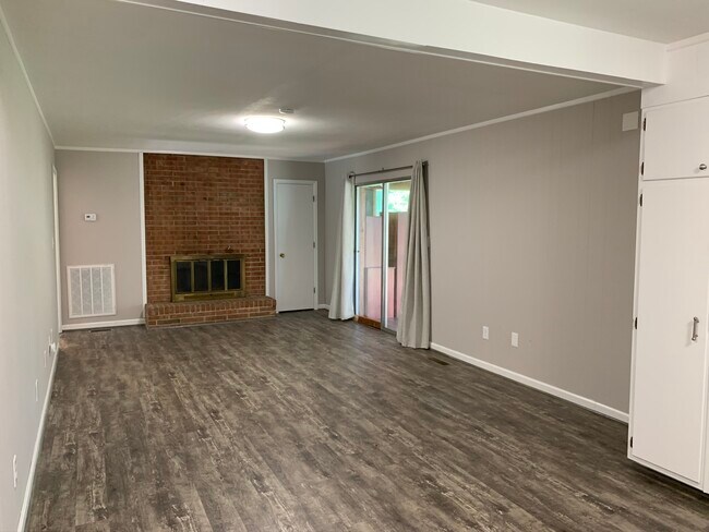 Building Photo - 219 Highview Dr