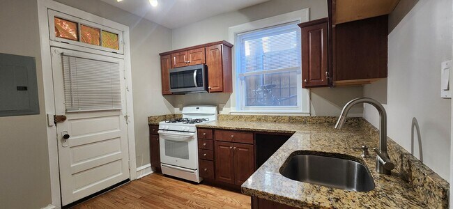 Building Photo - Spacious 2 bedroom in North Centet