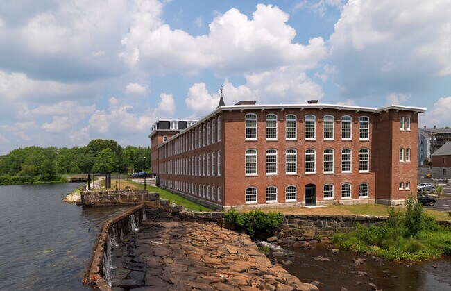 Foto del edificio - 670 Linwood Ave