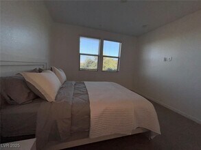Building Photo - 11237 Rainbow Peak Ave